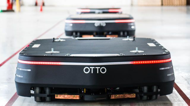 奥托1500辆无人驾驶车辆运输材料。