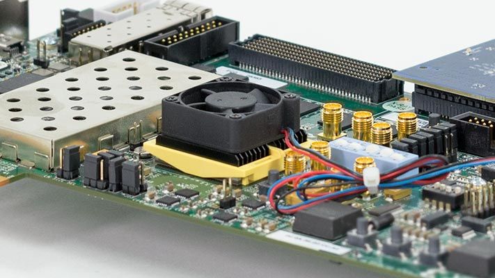 采用FPGA板实现无线设计原型。