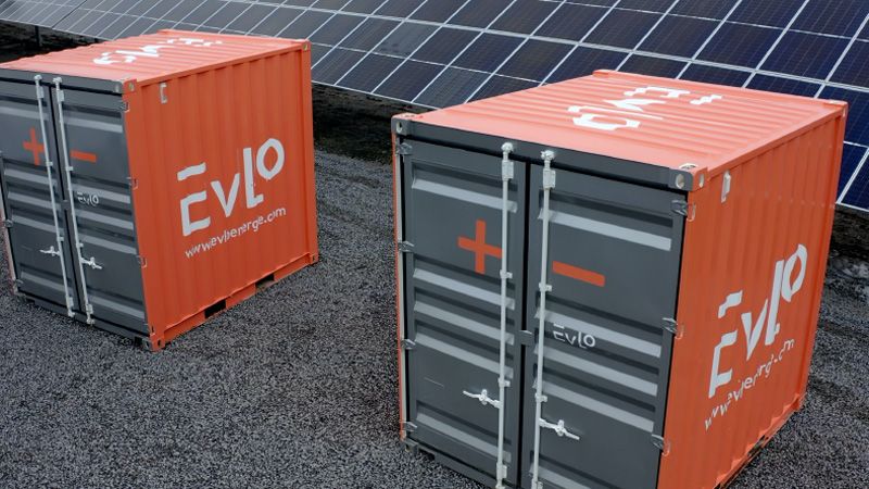 两个EVLO 500，橙色金属盒子，银色正面，左边有一个加号，右边有一个减号。